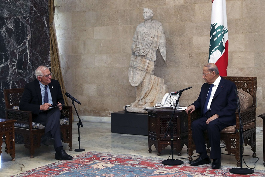 الممثل الاعلى للسياسة الخارجية في الاتحاد الأوروبي جوزيب بوريل والرئيس اللبناني ميشال عون