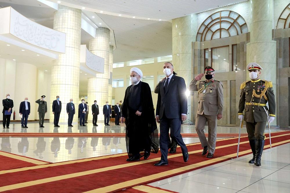 الرئيس الايراني المنتهية ولايته حسن روحاني ورئيس الوزراء العراقي مصطفى الكاظمي