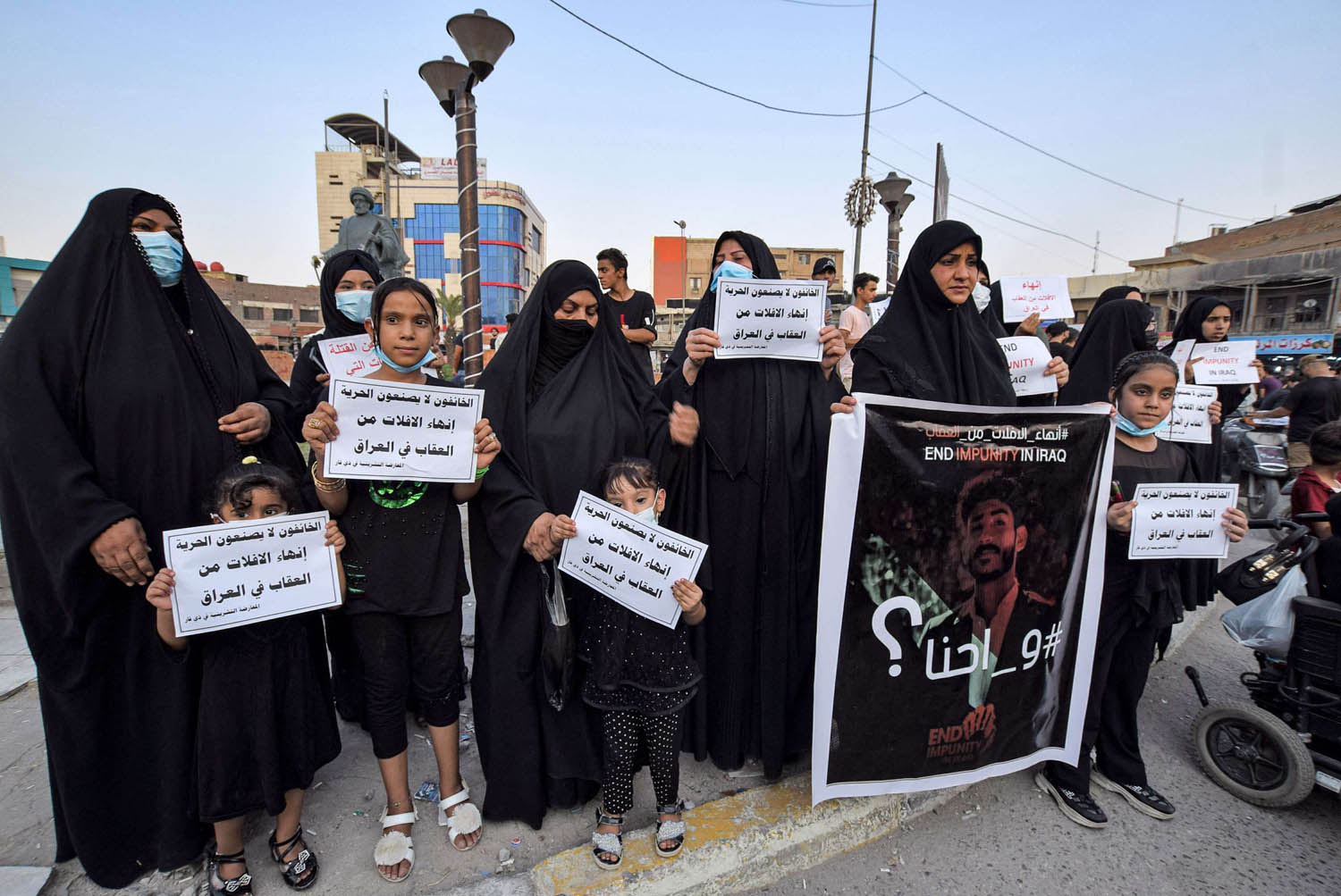عراقيات يتظاهرن احتجاجا على سلبية الحكومة في رصد ومحاكمة قتلة النشطاء