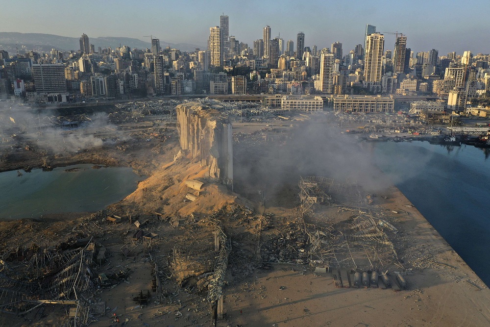التحقيقات في انفجار مرفأ بيروت.. مسار طويل يواجه عقبات وتدخلات سياسية