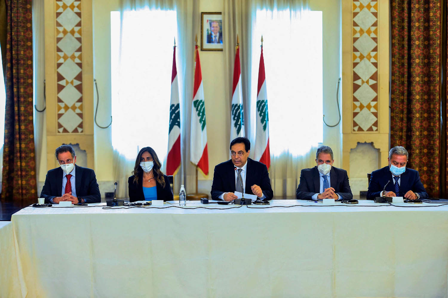 رئيس حكومة تصريف الاعمال اللبنانية حسان دياب في لقاء مع البعثات الدبلوماسية