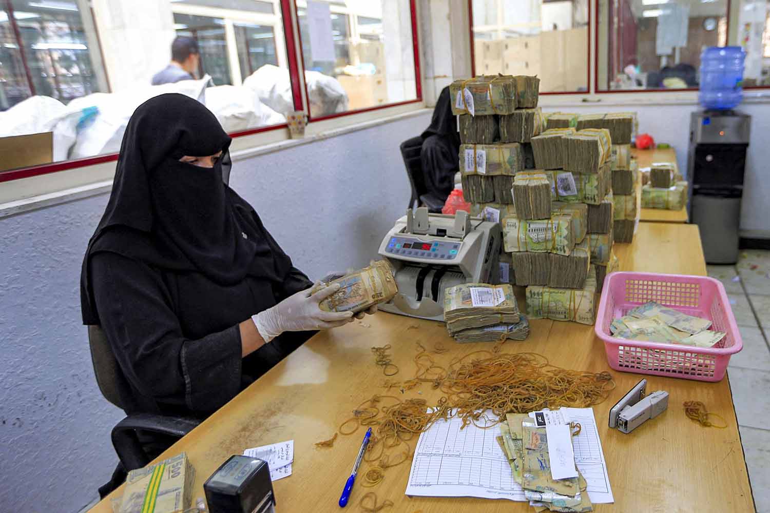 A rapid and uncontrolled decline in the Yemeni currency