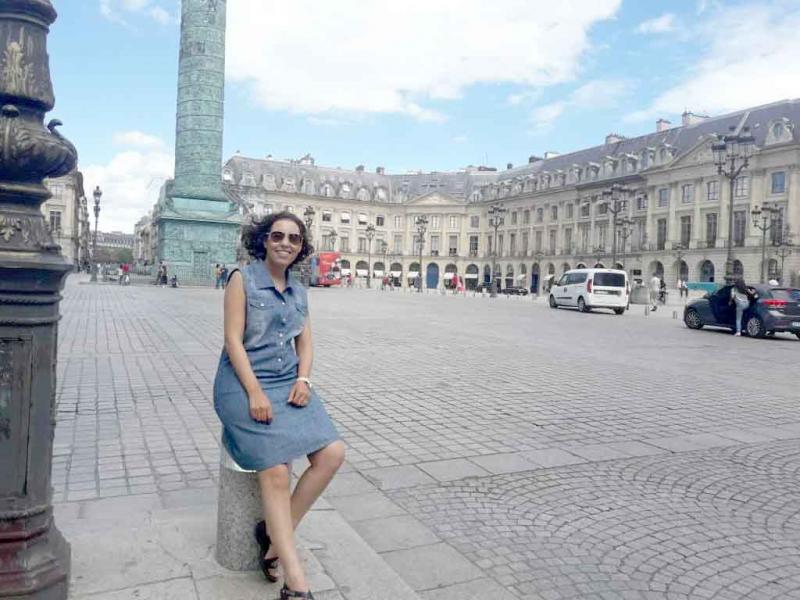 القيادية الاسلامية في حزب العدالة والتنمية المغربي أمينة ماء العينين أثارت جدلا واسعا بظهورها في باريس بلباس متحرر