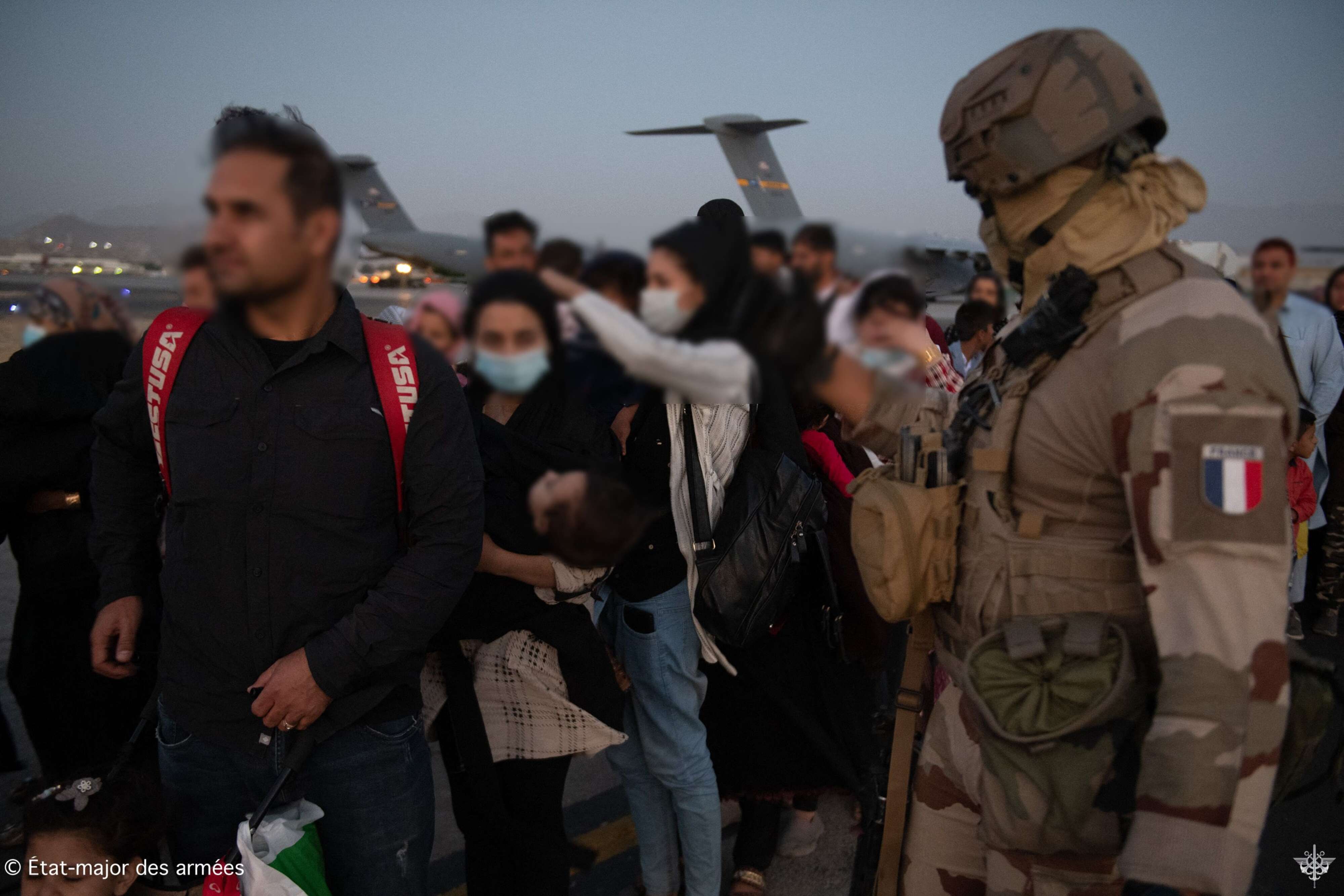 مصادر تتحدث عن ايقاف عمليات الاجلاء في مطار كابول