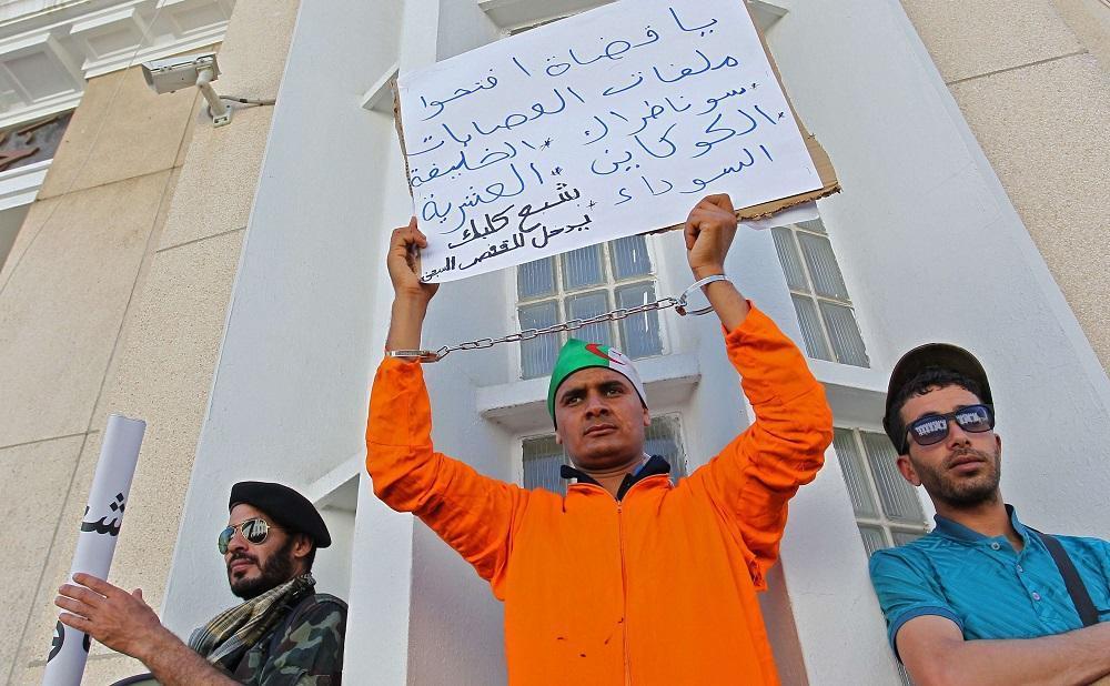 الناشطون في الحراك شككوا في جهود الحكومة الجزائرية لمكافحة الفساد