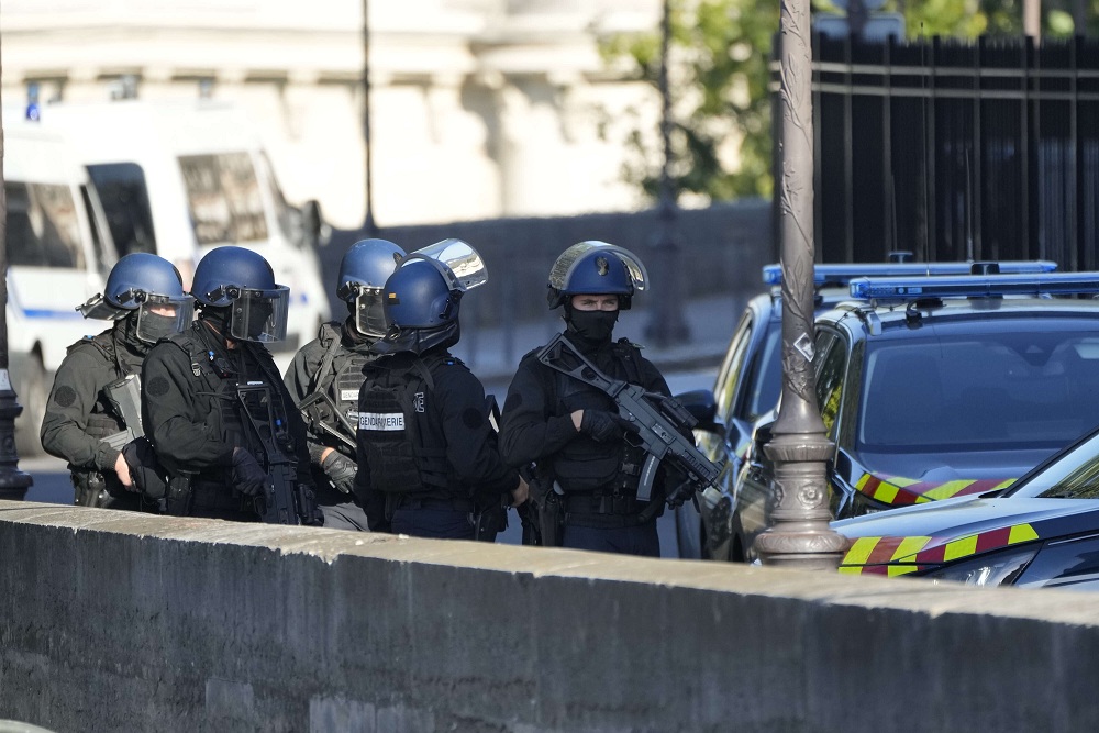 محاكمة المتهمين بتنفيذ اعتداءات باريس تجري وسط اجراءات أمنية مشددة