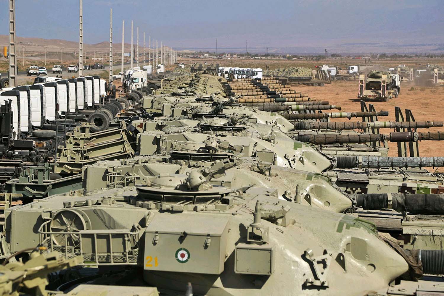 جانب من مناورات للجيش الإيراني على حدود أذربيجان