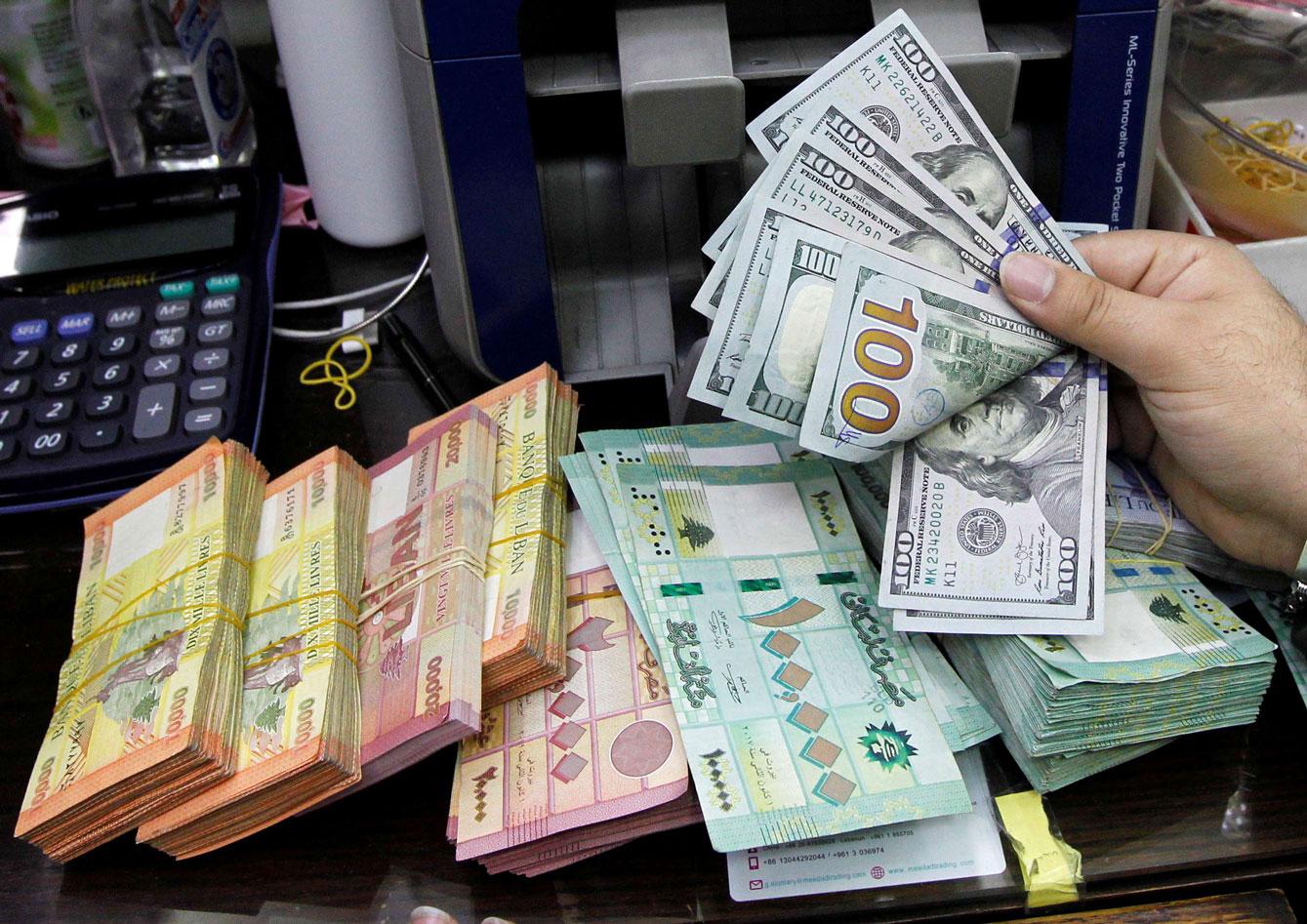 الليرة اللبنانية تسجل سقوطاً جديداً أمام الدولار بعد تحسن محدود