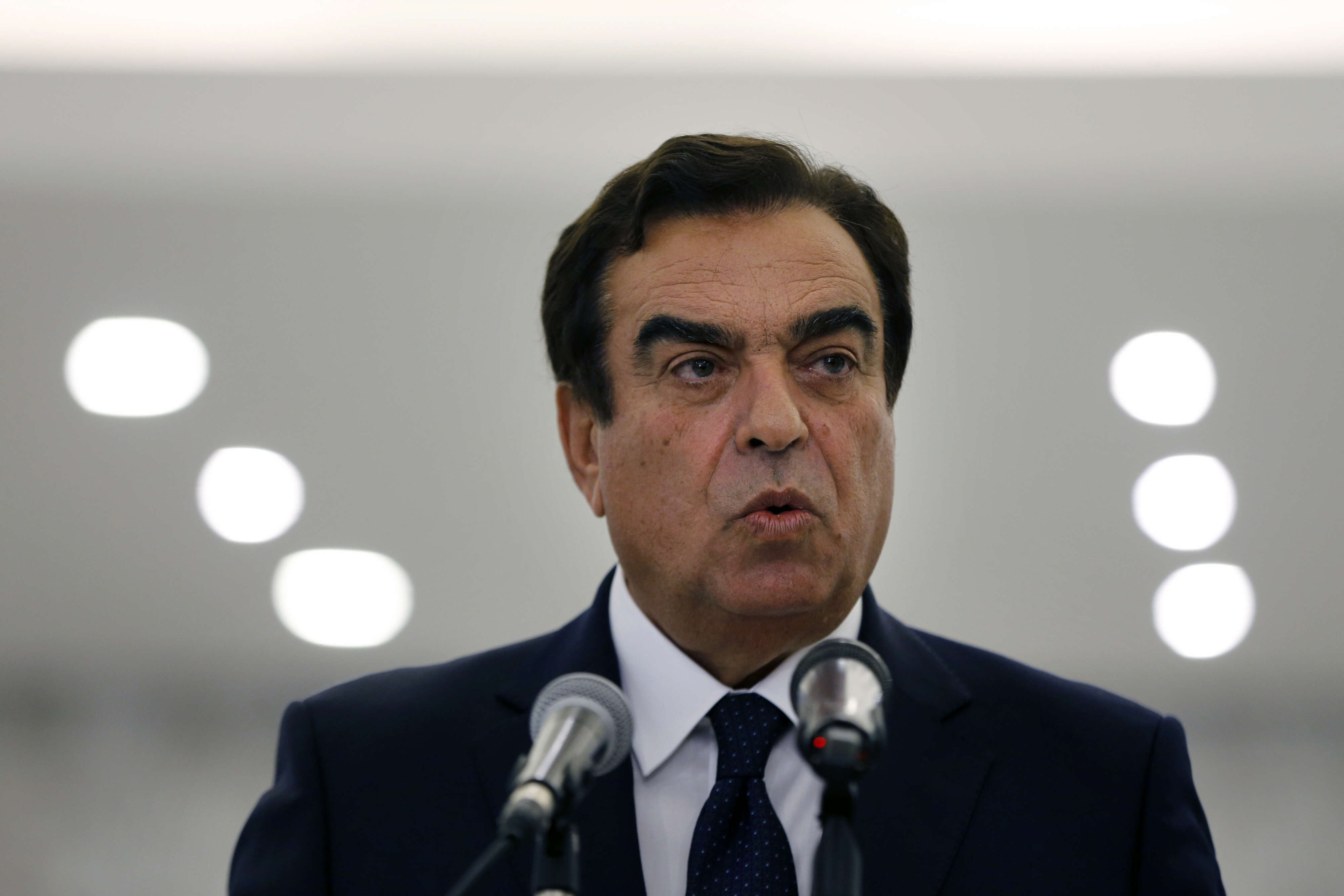 قرداحي يتأرجح بين الرأيين "الشخصي والرسمي"