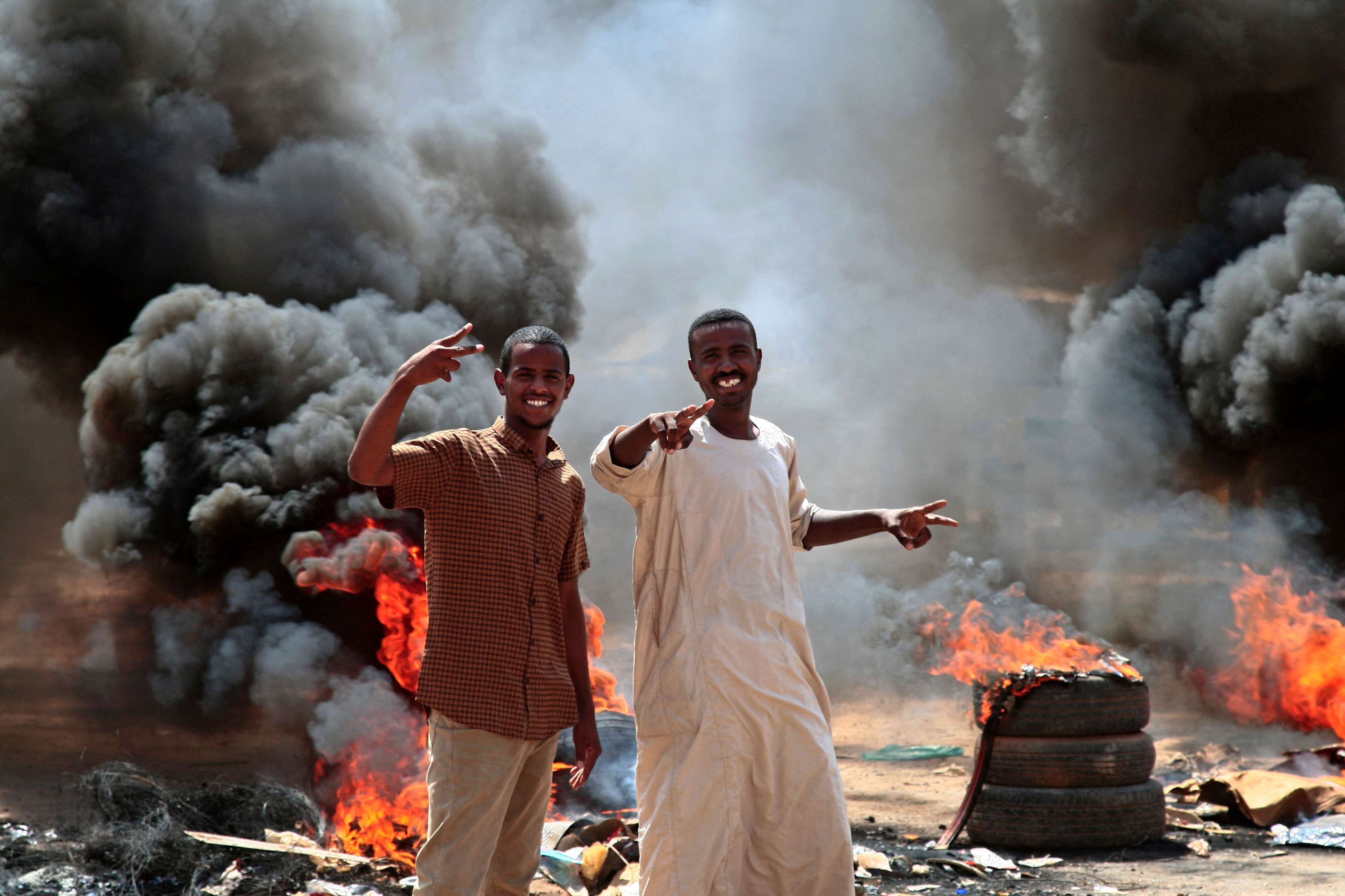 تطمينات البرهان لم تخمد غضب الشارع السوداني ولم توقف التنديدات الدولية بالانقلاب العسكري