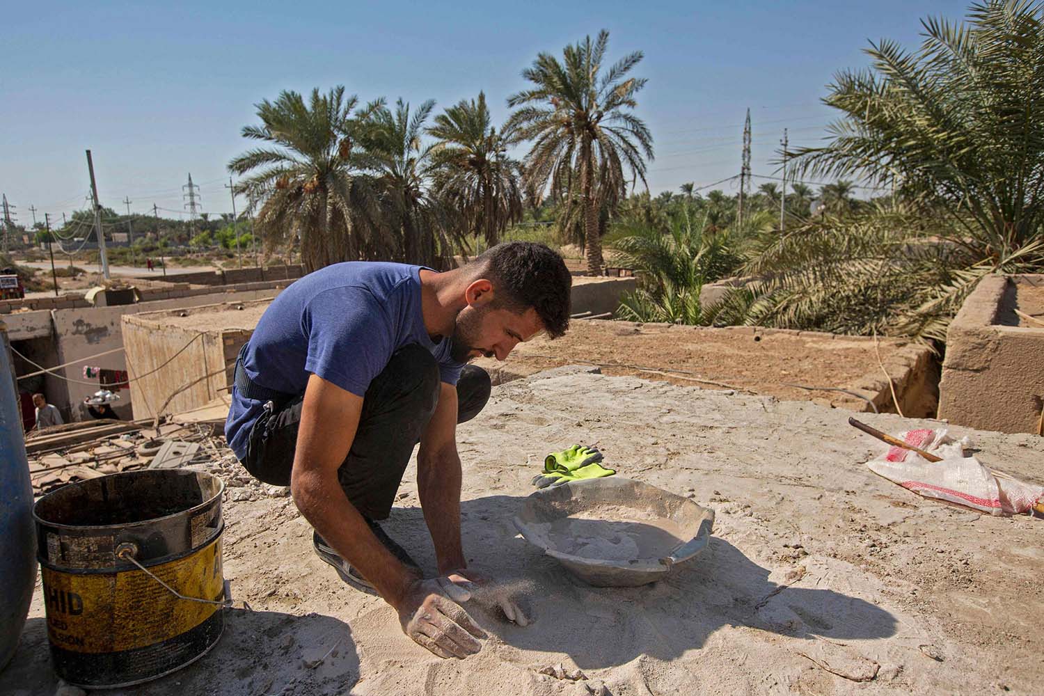 شحّ في أدنى مقومات الحياة 