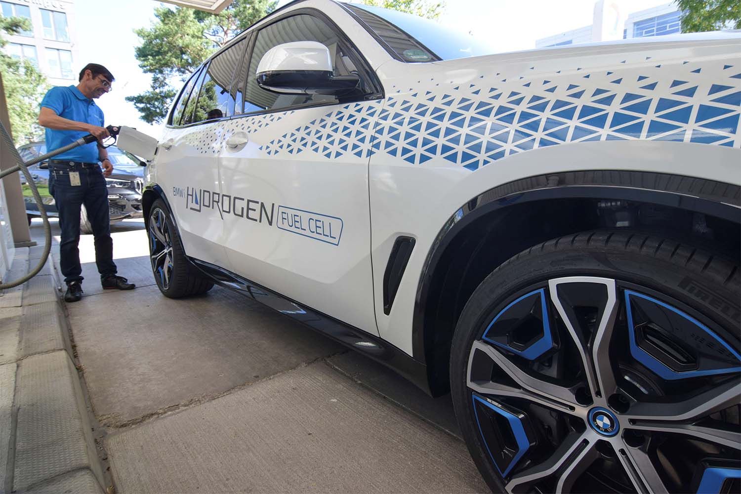 Hydrogen fuel-cell prototype SUV