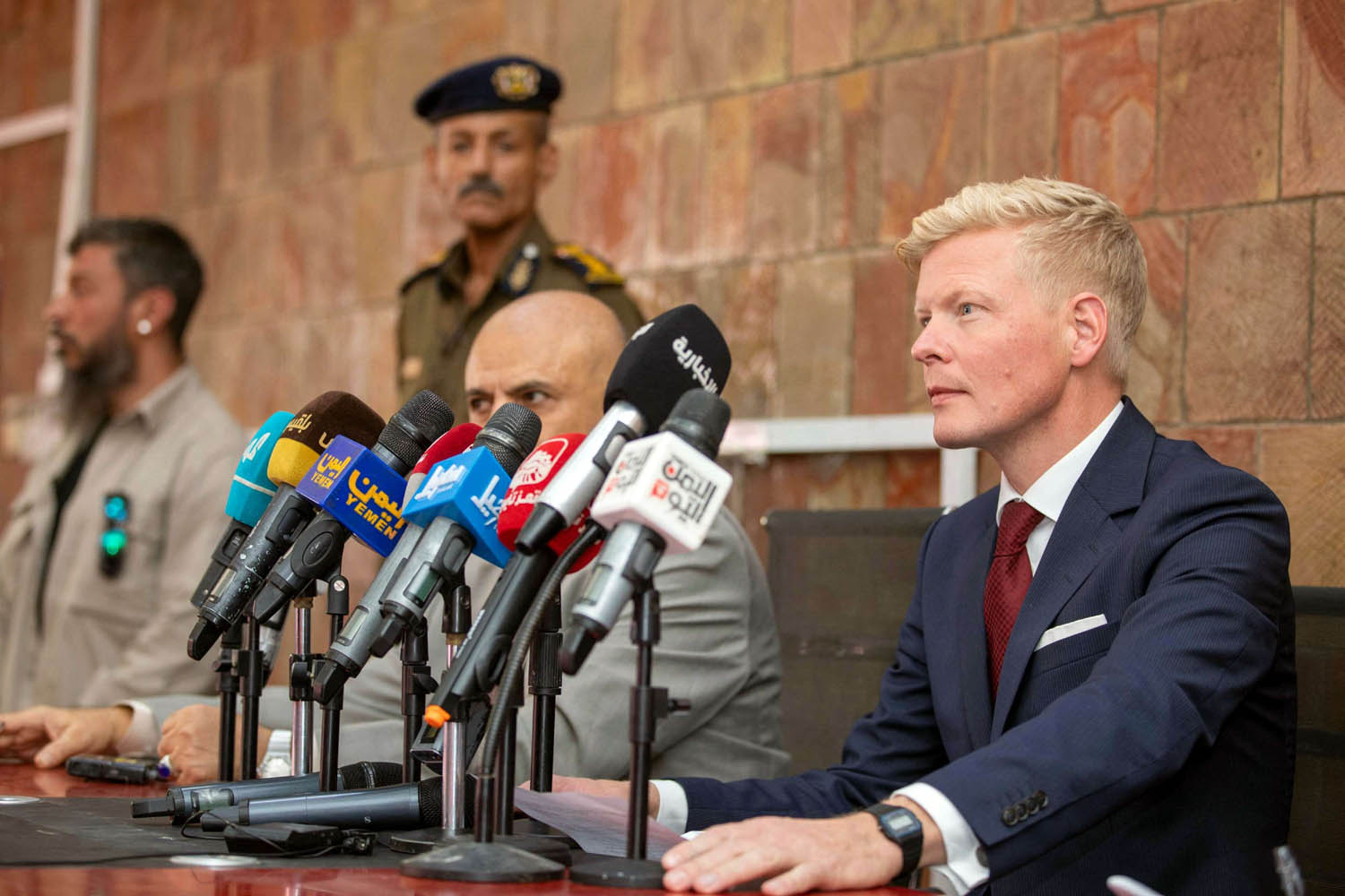 المبعوث الدولي هانس غرندبيرغ في مؤتمر صحفي في تعز