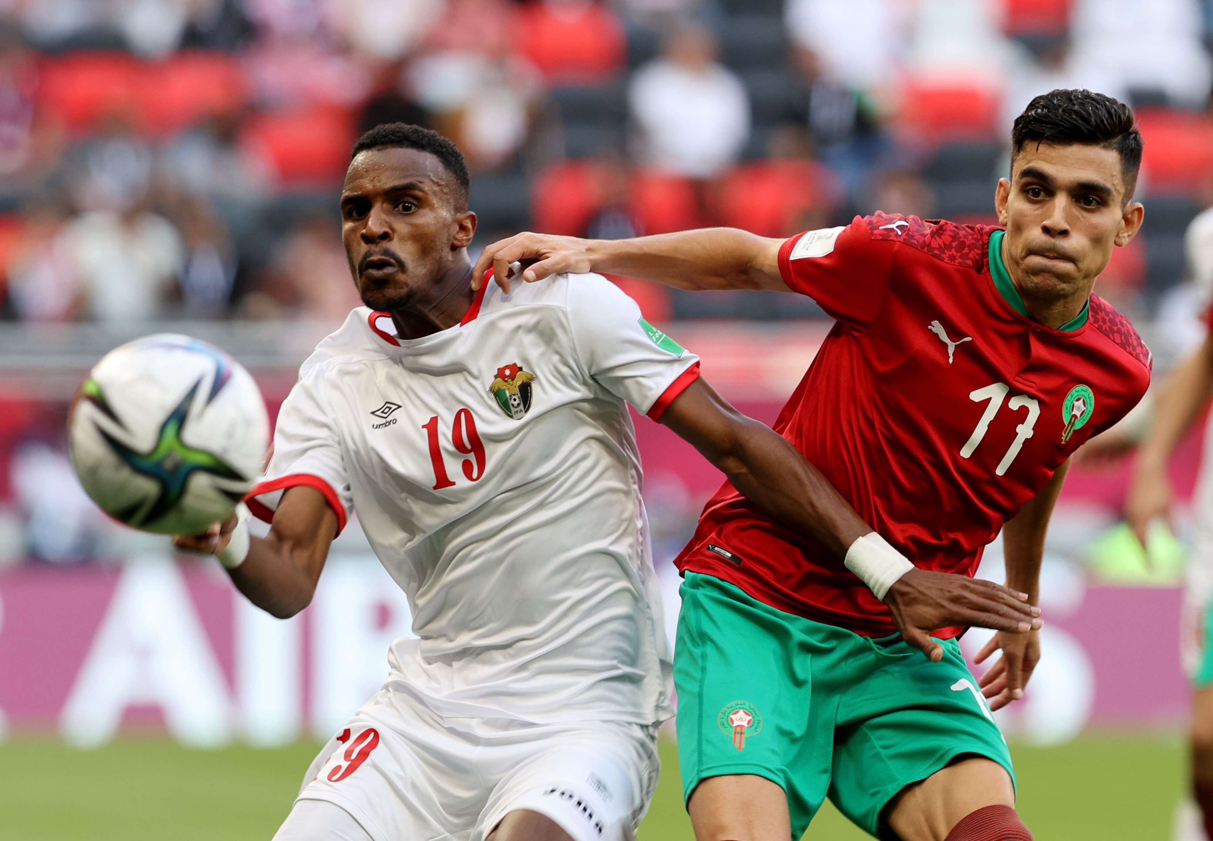 جمع أكبر قدر ممكن من المعلومات عن أداء كل لاعب 