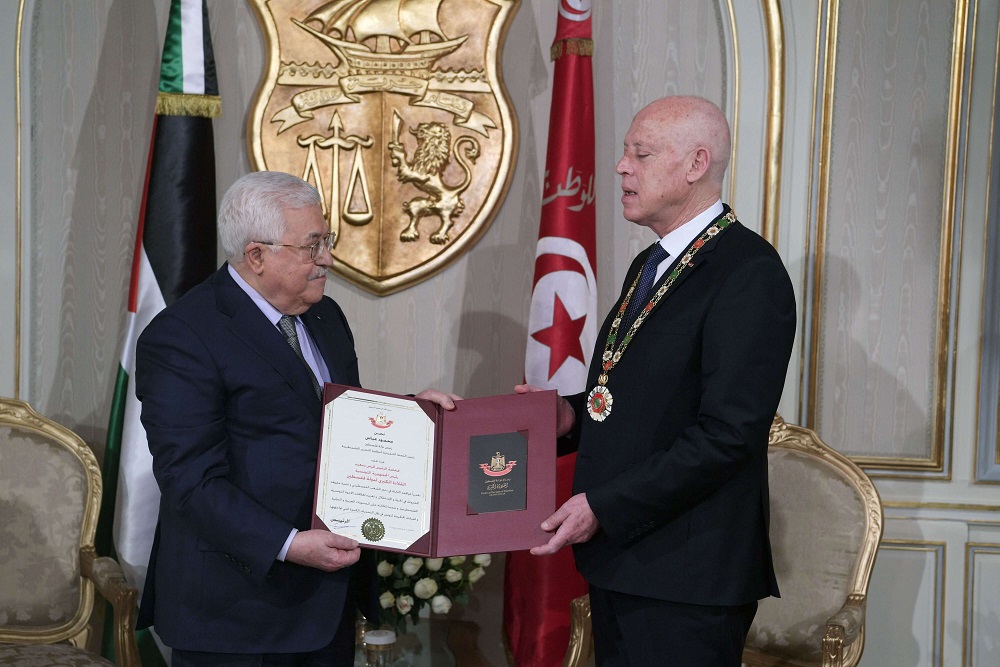 الرئيس التونسي قيس سعيد يستقبل نظيره الفلسطيني محمود عباس