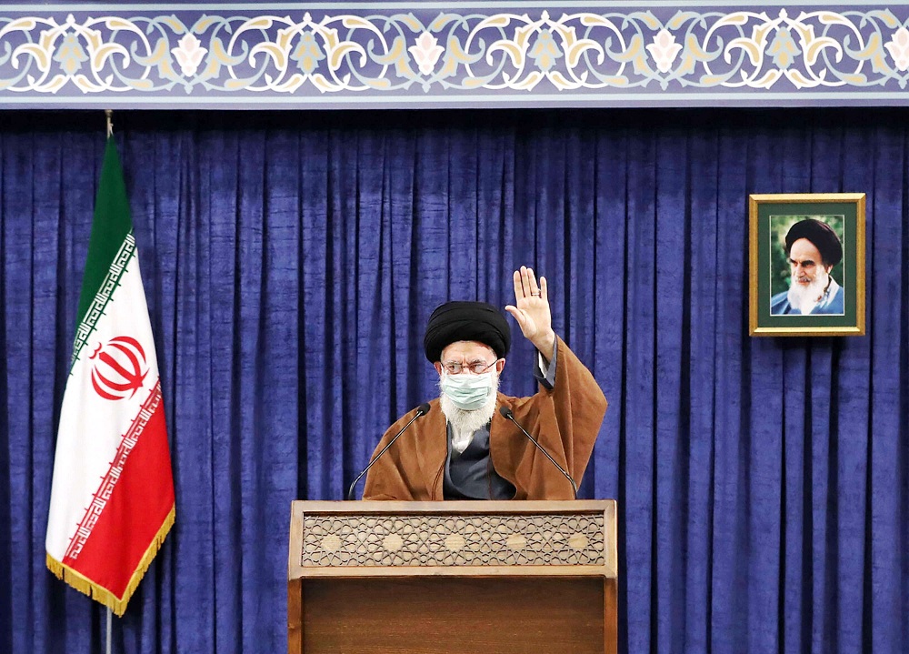 خامنئي يوجه بوصلة المفاوضات النووية في خضم شدّ وجذب بين واشنطن وطهران
