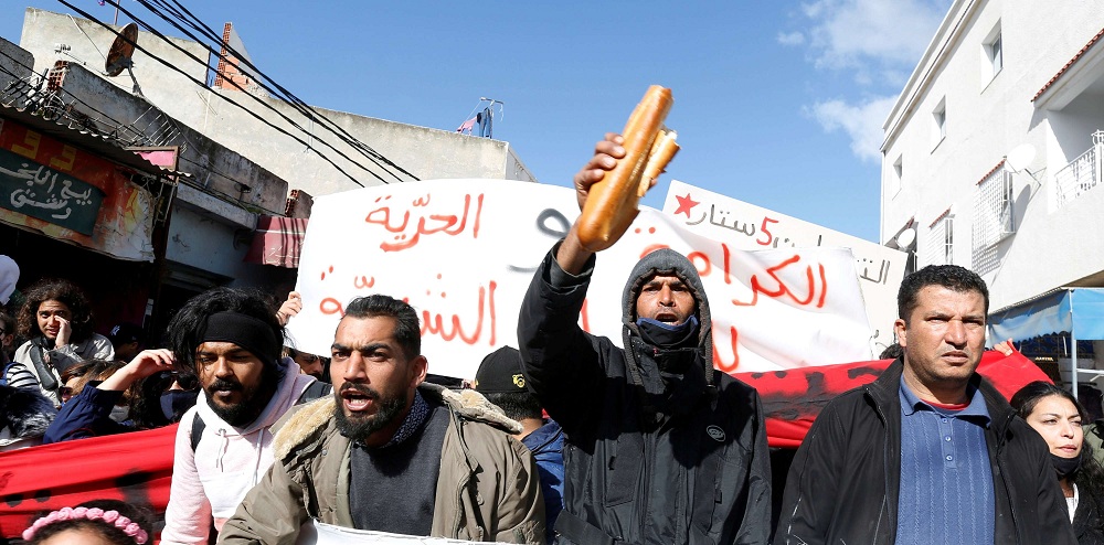 التونسيون يعيشون أوقاتا عصيبة مع موجة غلاء وتدهور في المقدرة الشرائية