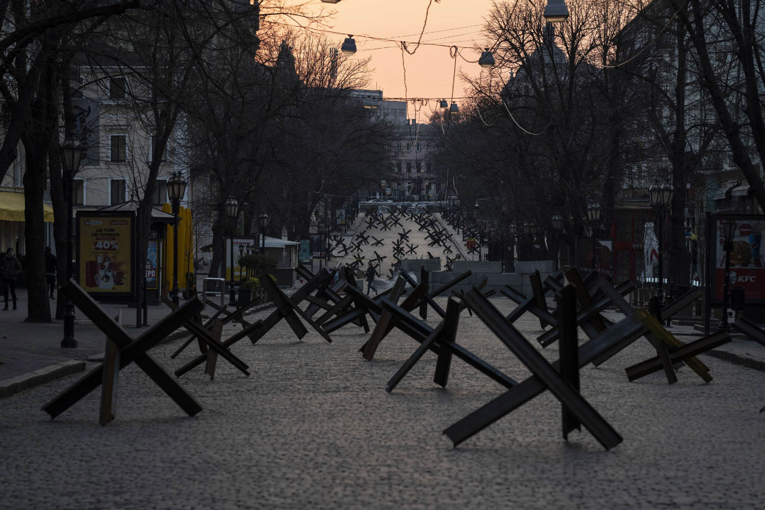 مطبات حربية في شوارع أوديسا الأوكرانية
