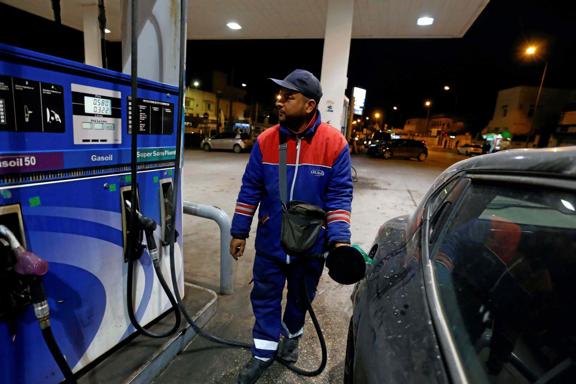 تونس تتجه لزيادة أسعار المحروقات