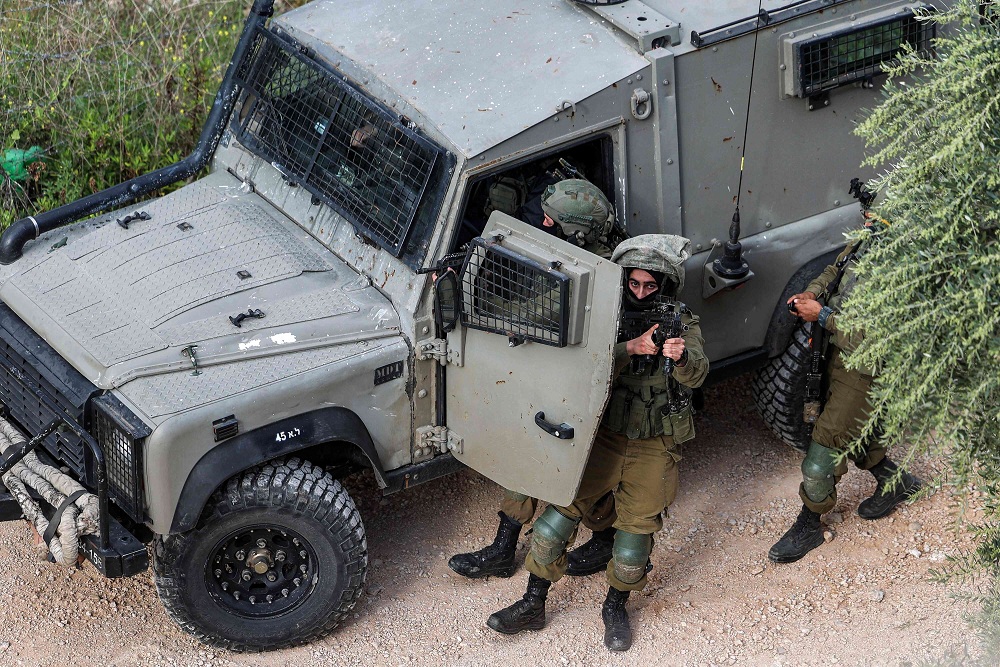 قوات الاحتلال الإسرائيلي تتعقب منذ فترة خلية مفترضة لتنظيم الدولة الإسلامية بعد عمليات طعن قاتلة