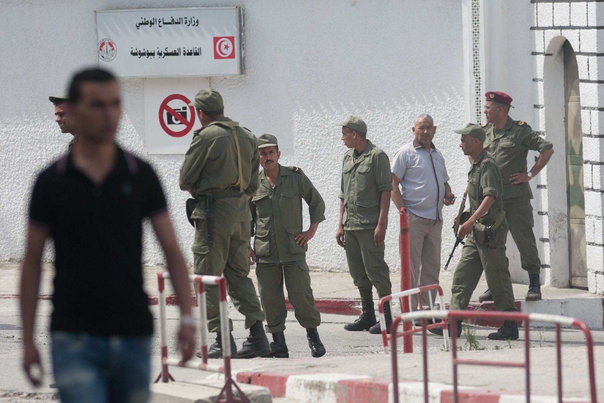 القاعدة العسكرية ببوشوشة من أكبر الحاميات المتمركزة بغرب العاصمة التونسية