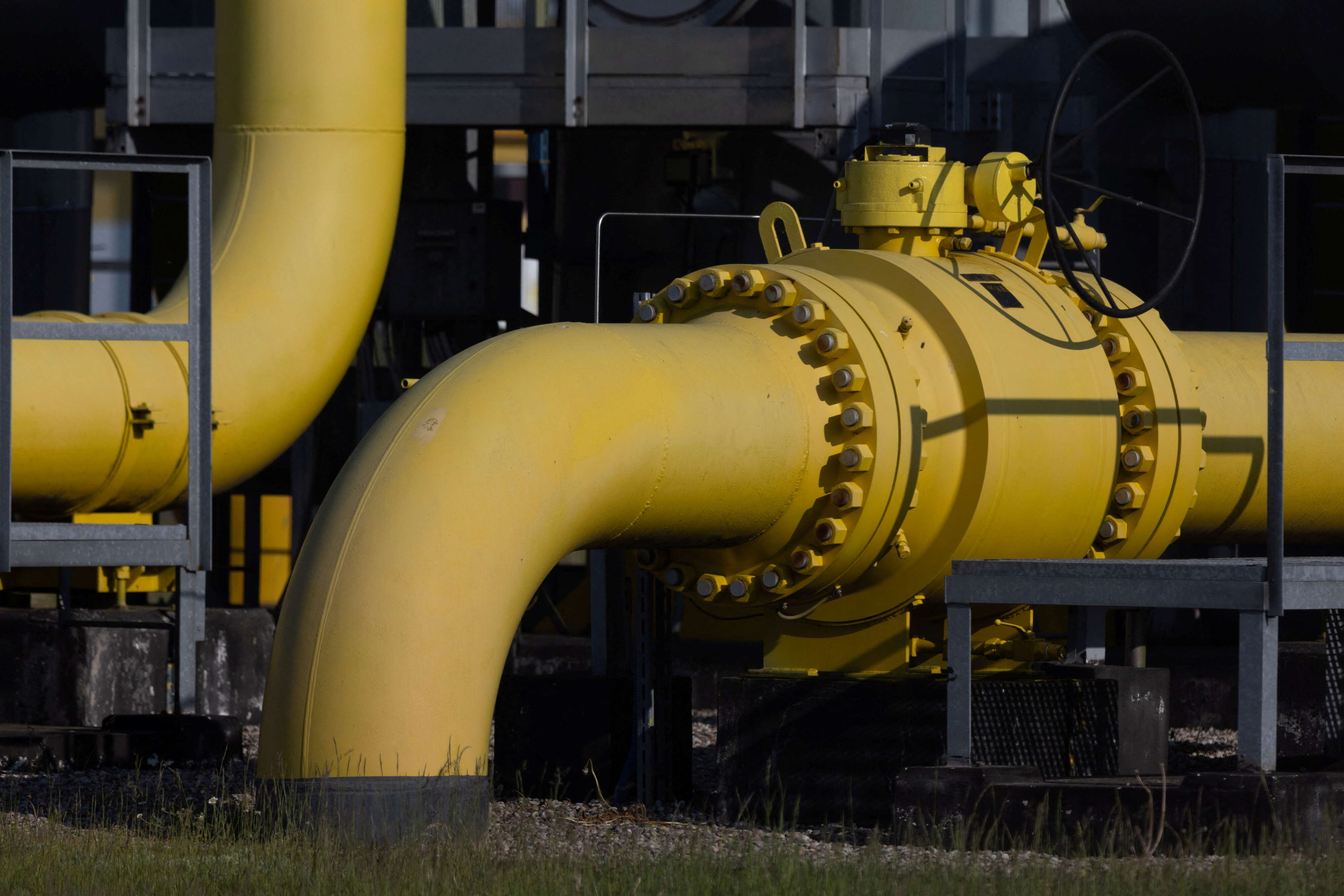ازمة الطاقة الروسية جعل دول عدة للبحث عن تعزيز التعاون في مجال الغاز والاستفادة من السوق الاوروبية