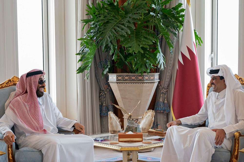 الدوحة وابوظبي تبحثان تنسيق المواقف وتعزيز التعاون