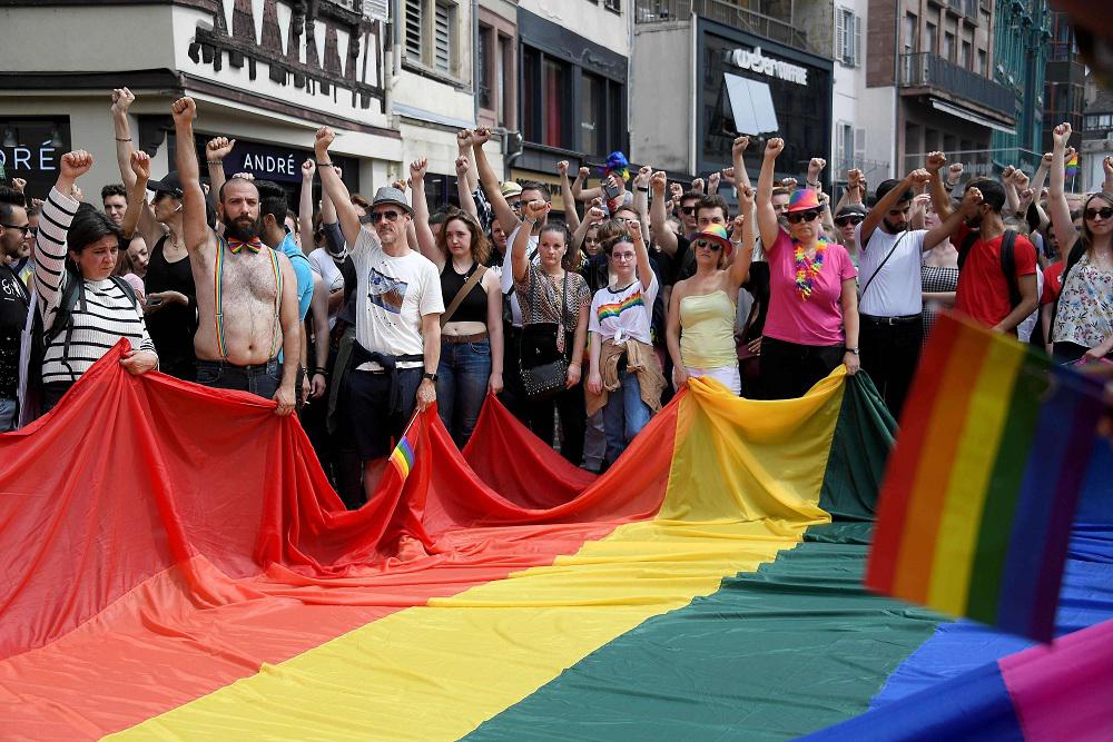 قوانين الكويت تجرم المثلية