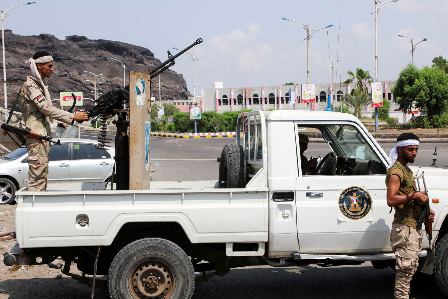 من السذاجة أن لا يستعد المجلس الانتقالي للحرب مع الحوثيين