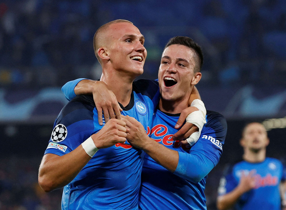 نابولي مرشح لتعزيز الصدارة 