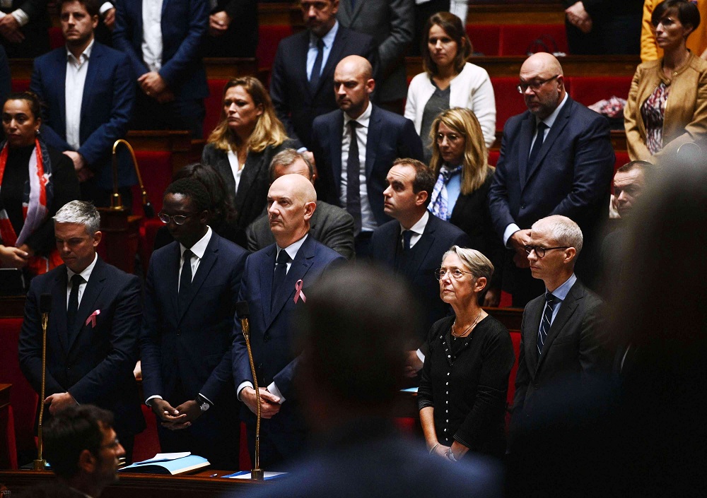 دقيقة صمت لدعم المرأة الإيرانية قبل بدء جلسة استماع للحكومة الفرنسية في الجمعية الوطنية