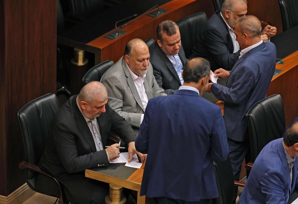 البرلمان اللبناني فشل أربع مرات في انتخاب رئيس للبلاد وسط شد وجذب بين القوى السياسية