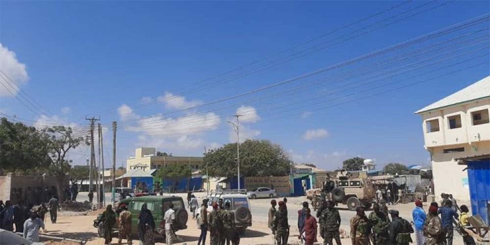 Security forces from the southern Somali state of Jubaland later ended the siege