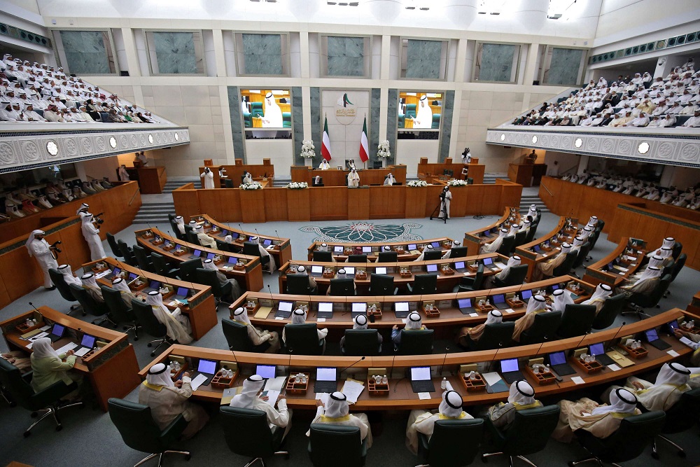 القيادة في الكويت تعمل على تخفيف التوتر بين الحكومة والبرلمان