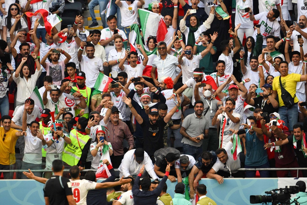 قطر تقول إنها اتخذت إجراءات أمنية بعد مشاحنات بين المشجعين من مؤيدي إيران ومعارضيها