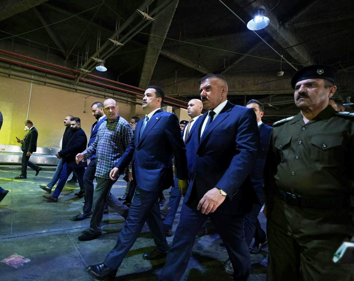 السوداني أجرى زيارة لمطار بغداد الدولي بعد اخماد الدفاع المدني حريقا ثان في صالة نينوى لكبار الشخصيات 