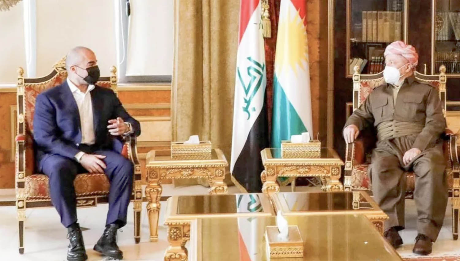 الزعيم الكردي مسعود بارزاني يستقبل رئيس الاتحاد الوطني بافل طالباني