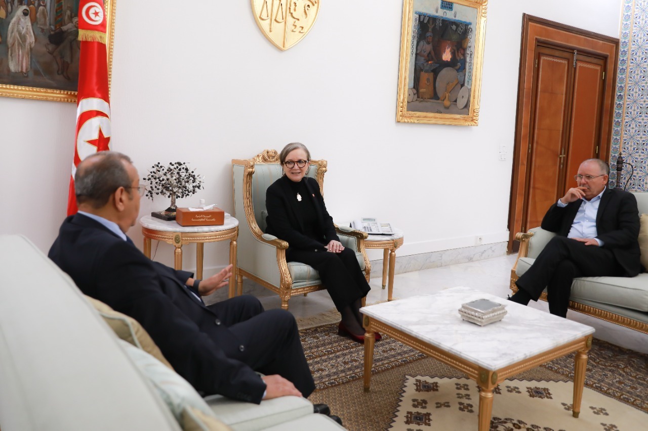 لقاء لانهاء التوتر