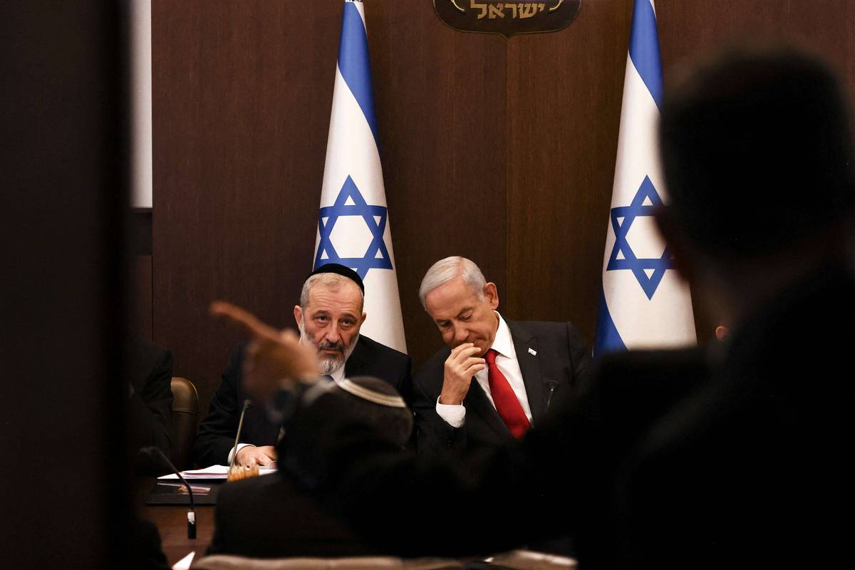 رئيس الحكومة الإسرائيلية بنيامين نتانياهو ووزير الصحة ايري درعي