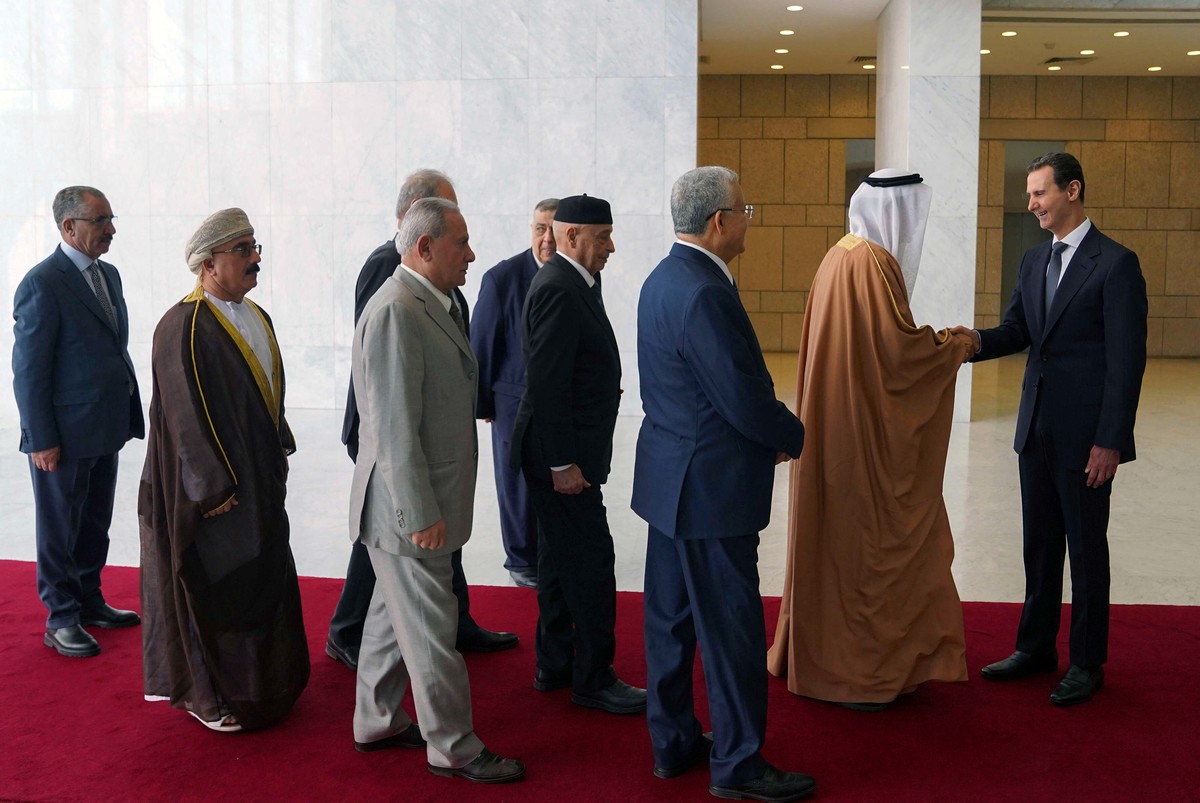 الاسد تمكن من فك بعض العزلة في محيطه العربي