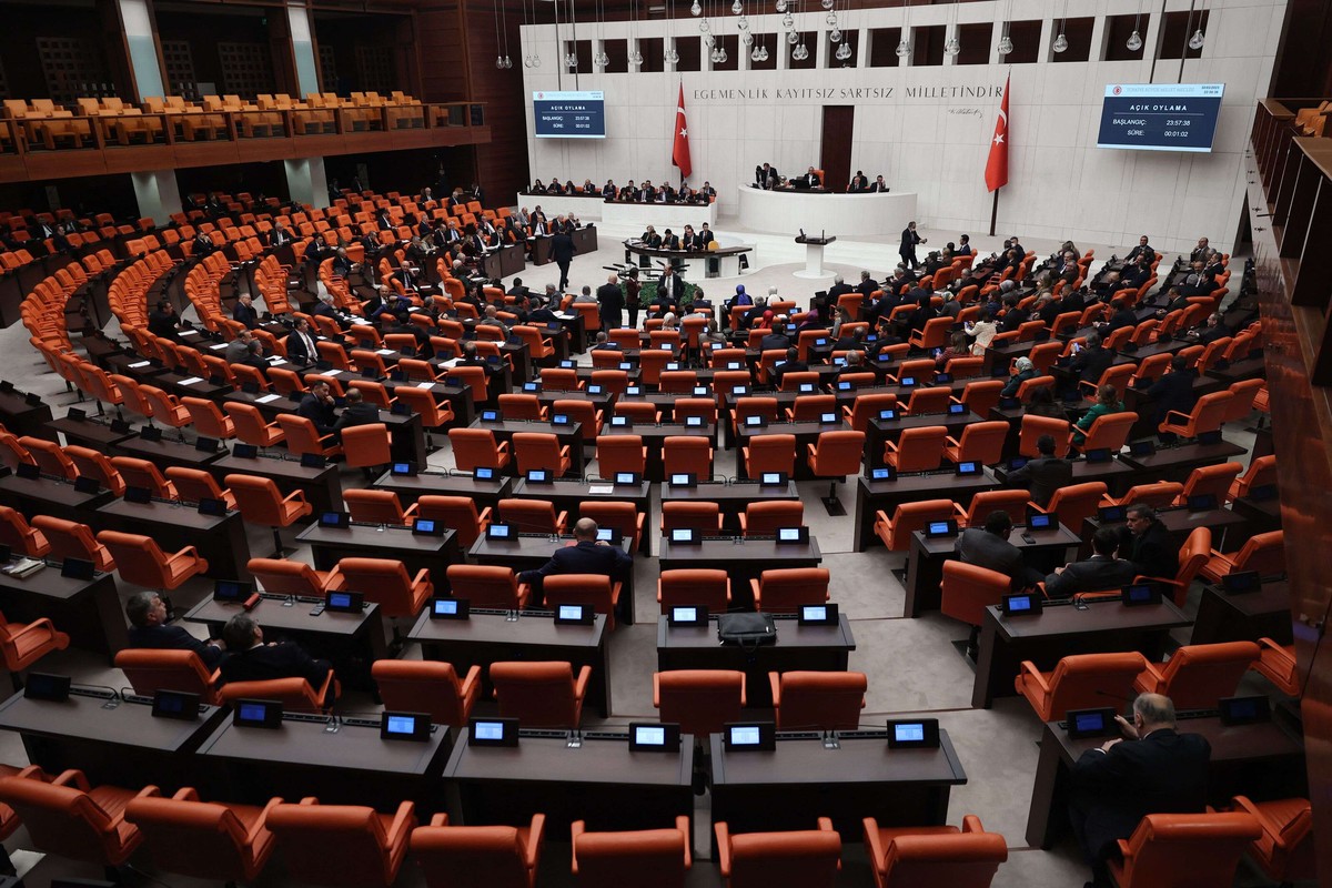 البرلمان التركي يقر بالتزام فنلندا ببعض تعهداتها