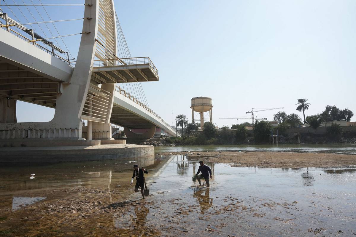 جسر على دجلة في مدينة العمارة جنوب العراق