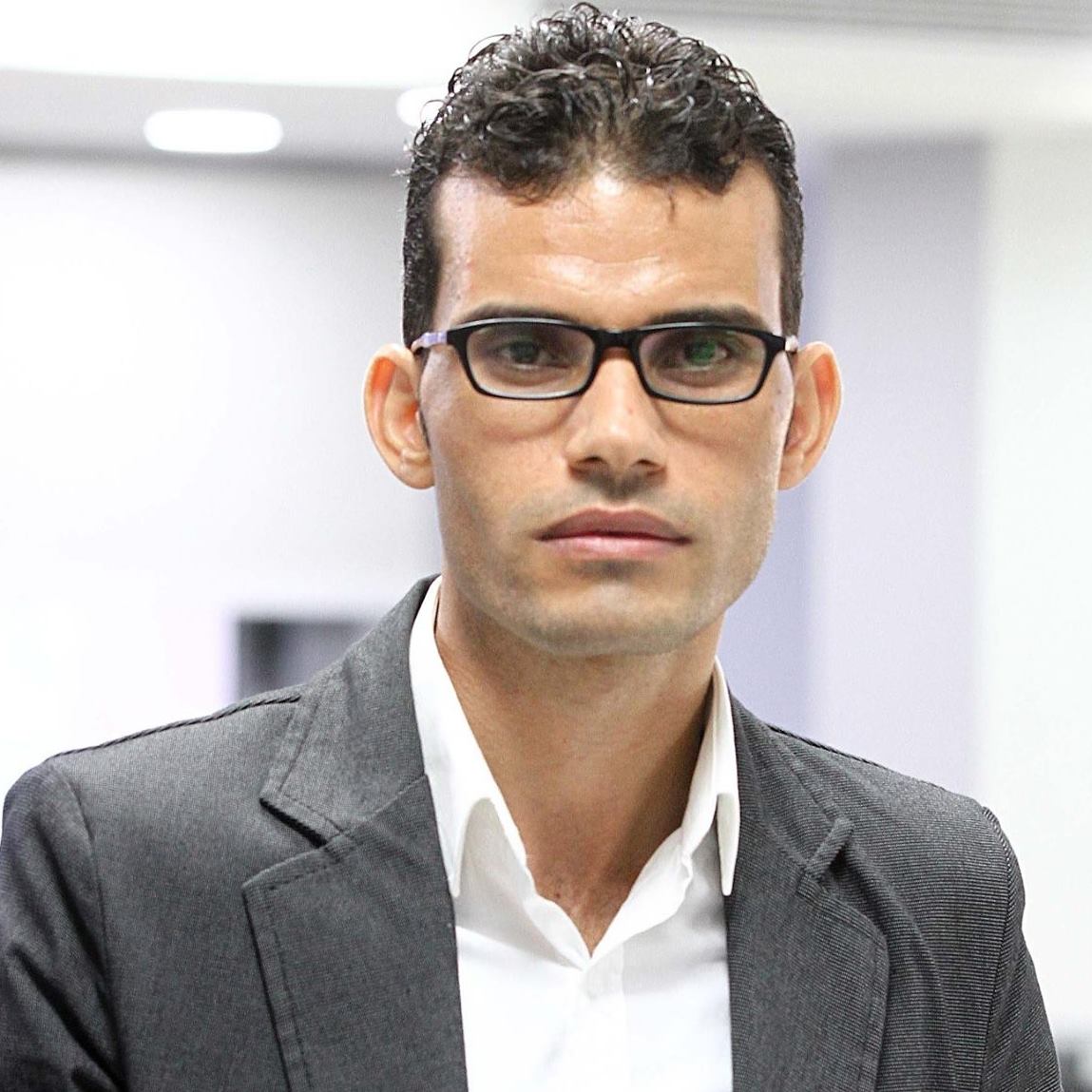 أحمد إبراهيم الشريف