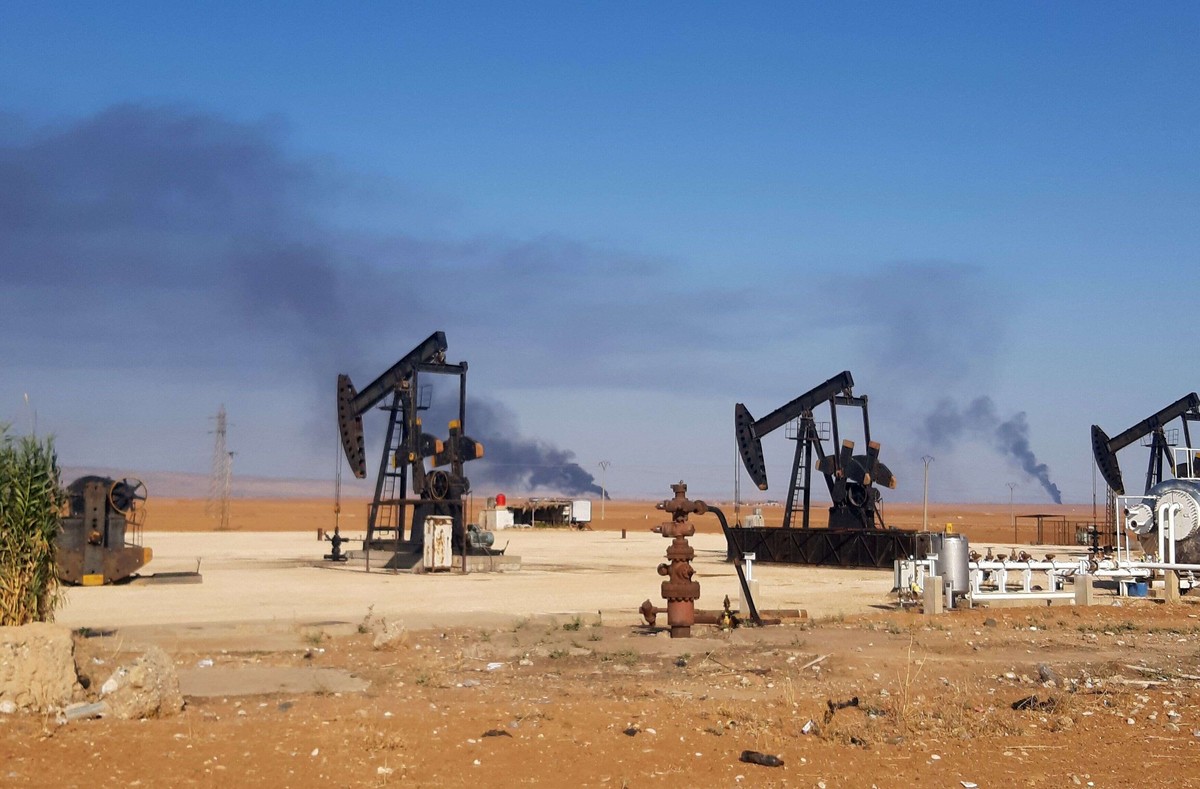دمشق تتهم الجيش الأميركي بسرقة النفط شرق البلاد