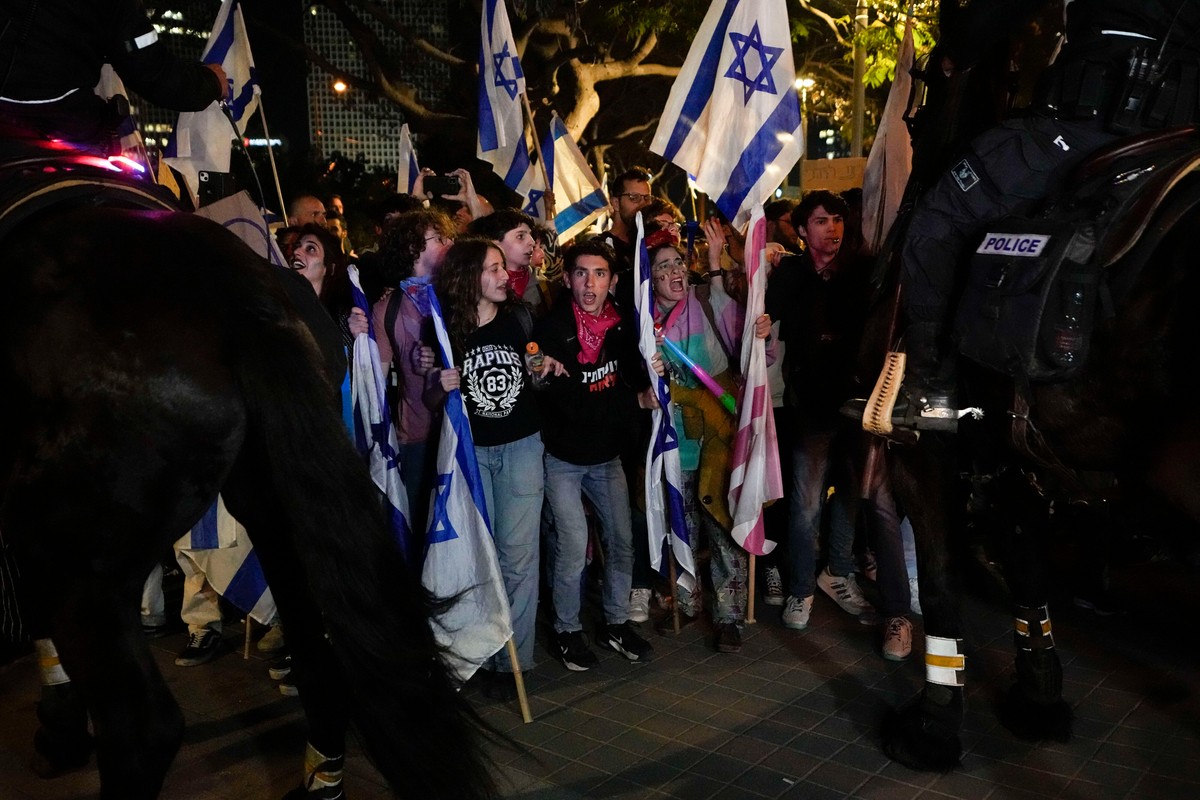 حكومة نتنياهو تتراجع أمام غضب الشارع الإسرائيلي 