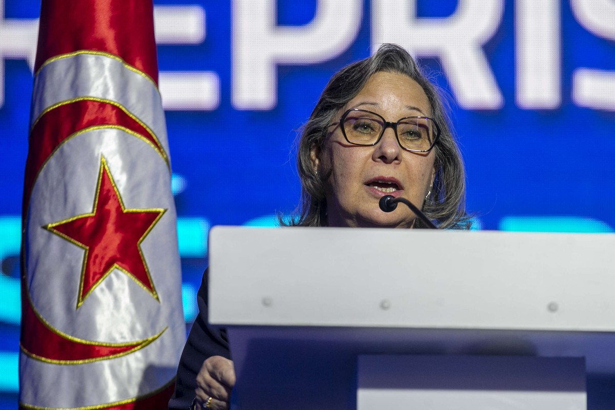 الوزيرة خالفت سياسات الرئيس وفق متابعين