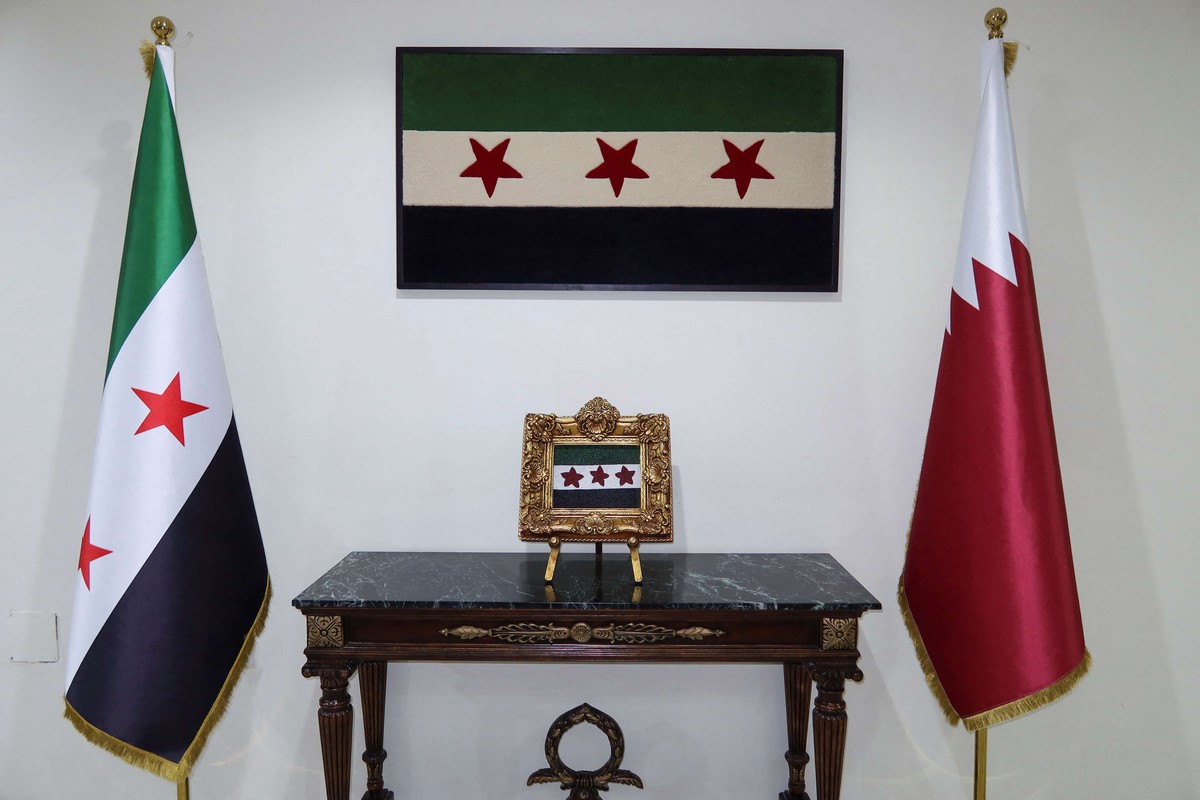 قطر الدولة الوحيدة التي فتحت للمعارضة السورية مكتبا يمثل سفارة حكومة المنفى 