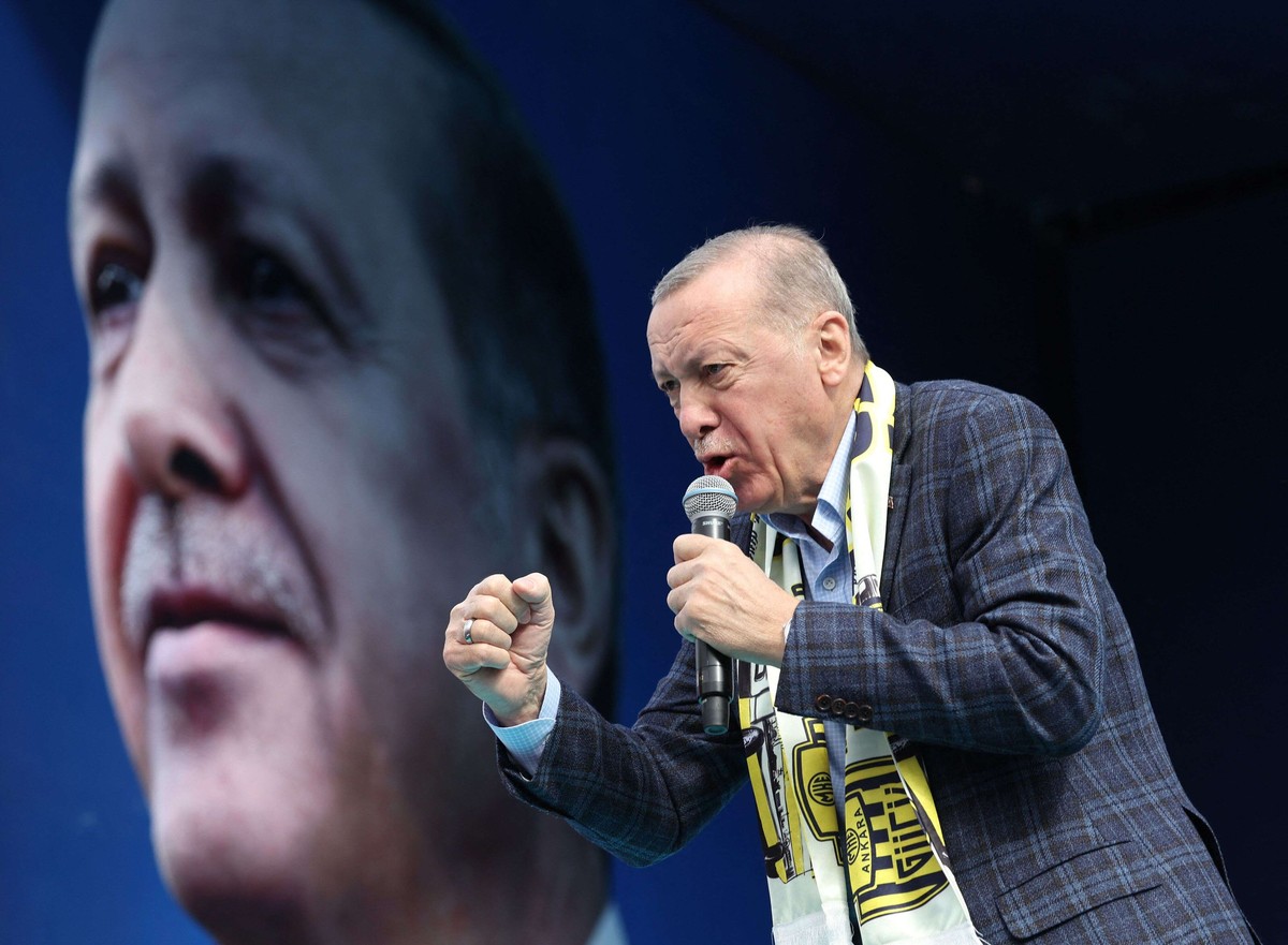 أردوغان يخوض حربا بلا هوادة من أجل البقاء السياسي