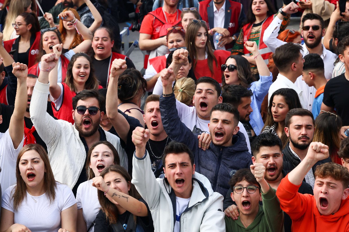 جيل من الشباب قد يرجح كفة مرشح المعارضة التركية في سباق الرئاسة
