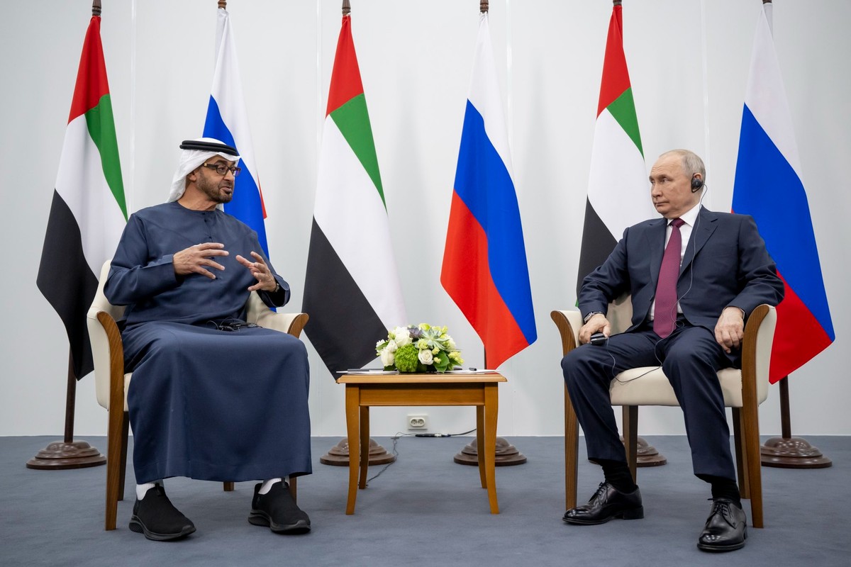 بوتين يثني على مساهمة رئيس الإمارات في حل عديد القضايا ذات الطابع الإنساني